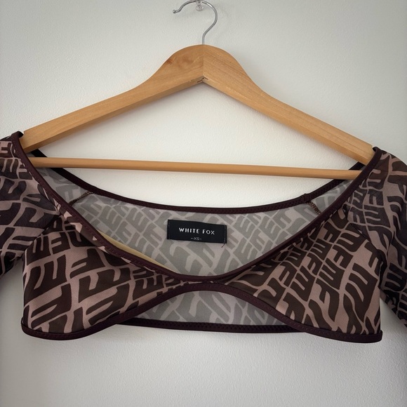 White Fox Boutique Micro Cropped Brown Patterned Graphic Long Sleeve Crop Top - Picture 4 of 7